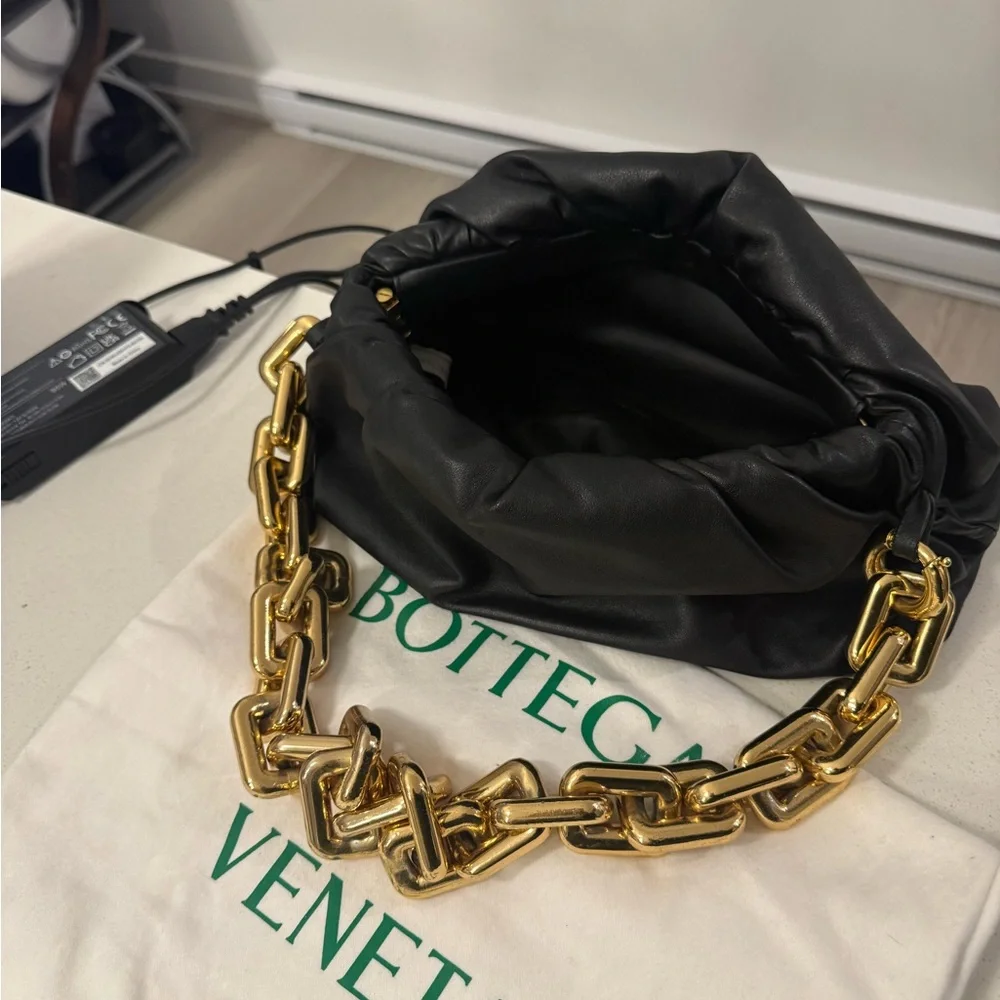 Bottega Veneta Black Leather Bag with Gold Chain - Picture 7 of 13